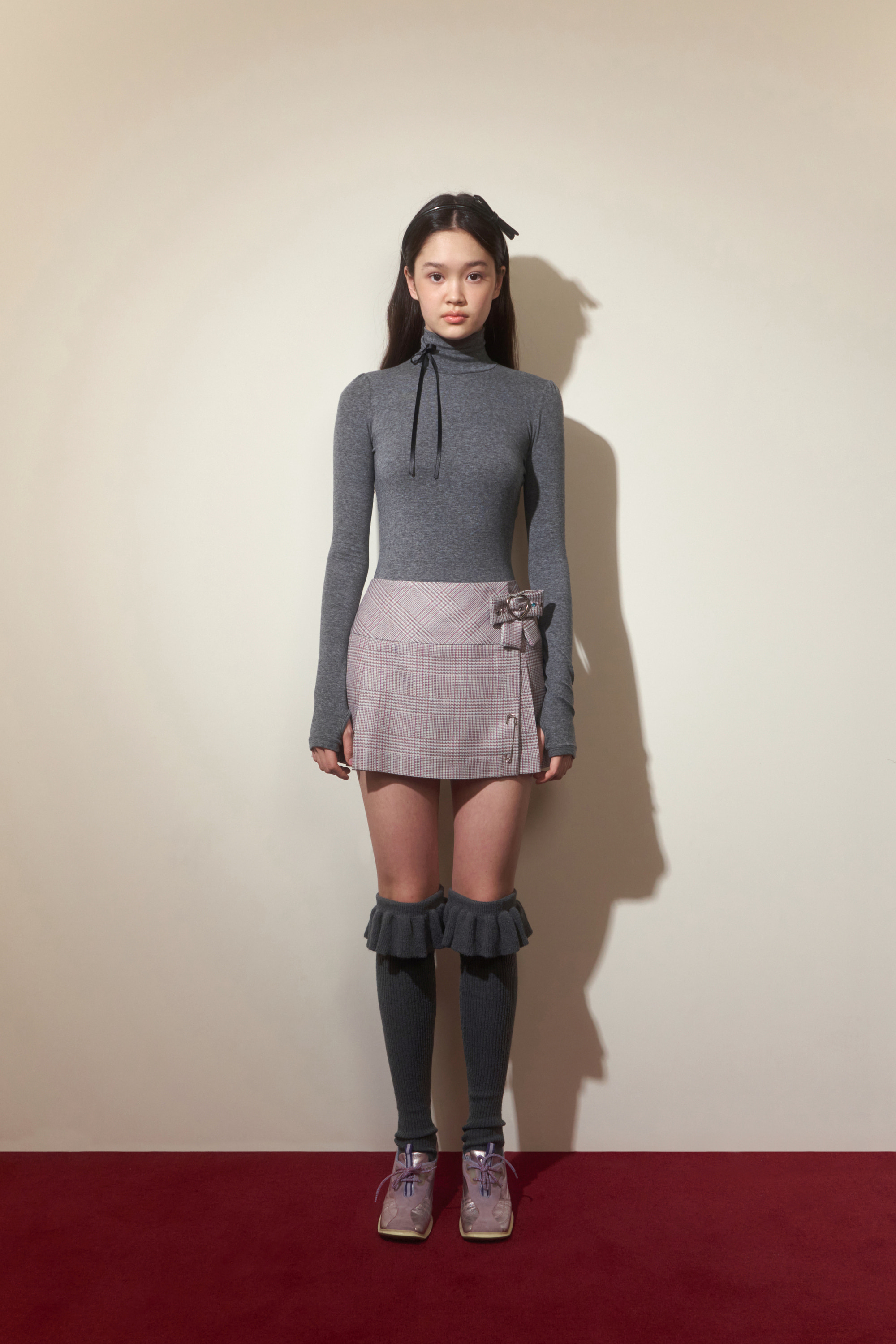 Pleated Mini Kilt Skirt with Broach(Greyish Pink)